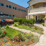Galic 2 By Interhome Vir